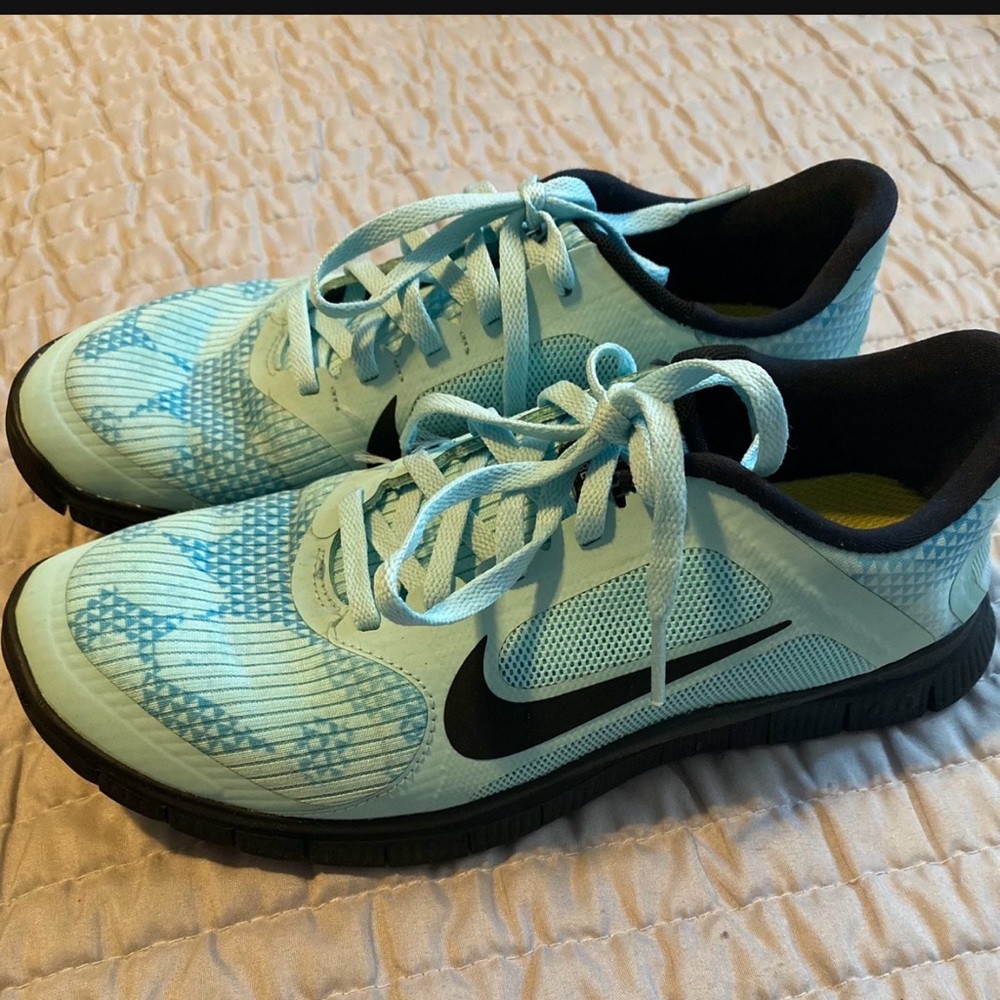 Nike Blue and Black Athletic Shoes Lightweight Performance
